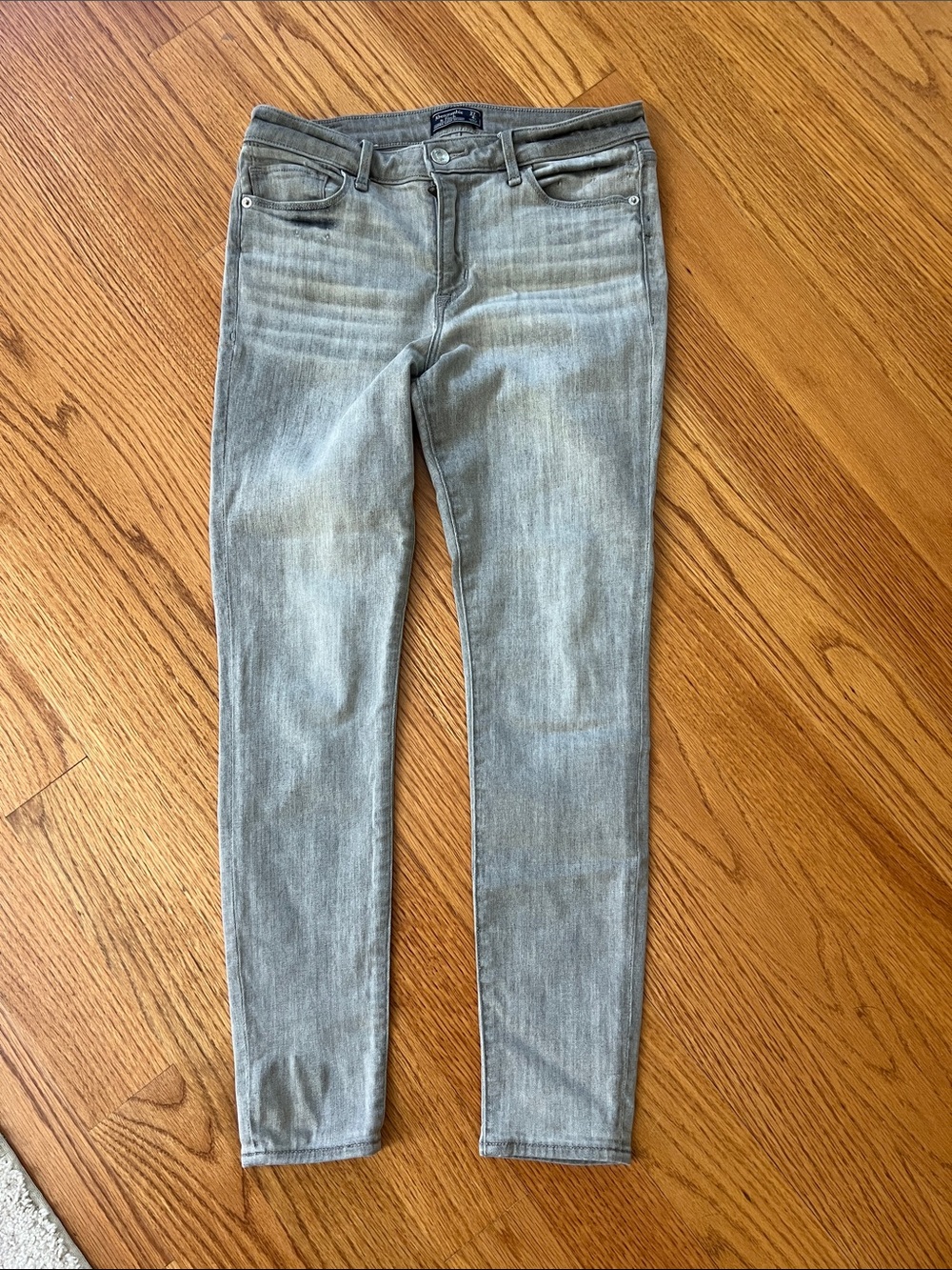Abercrombie & Fitch Light Grey Skinny Jeans 27